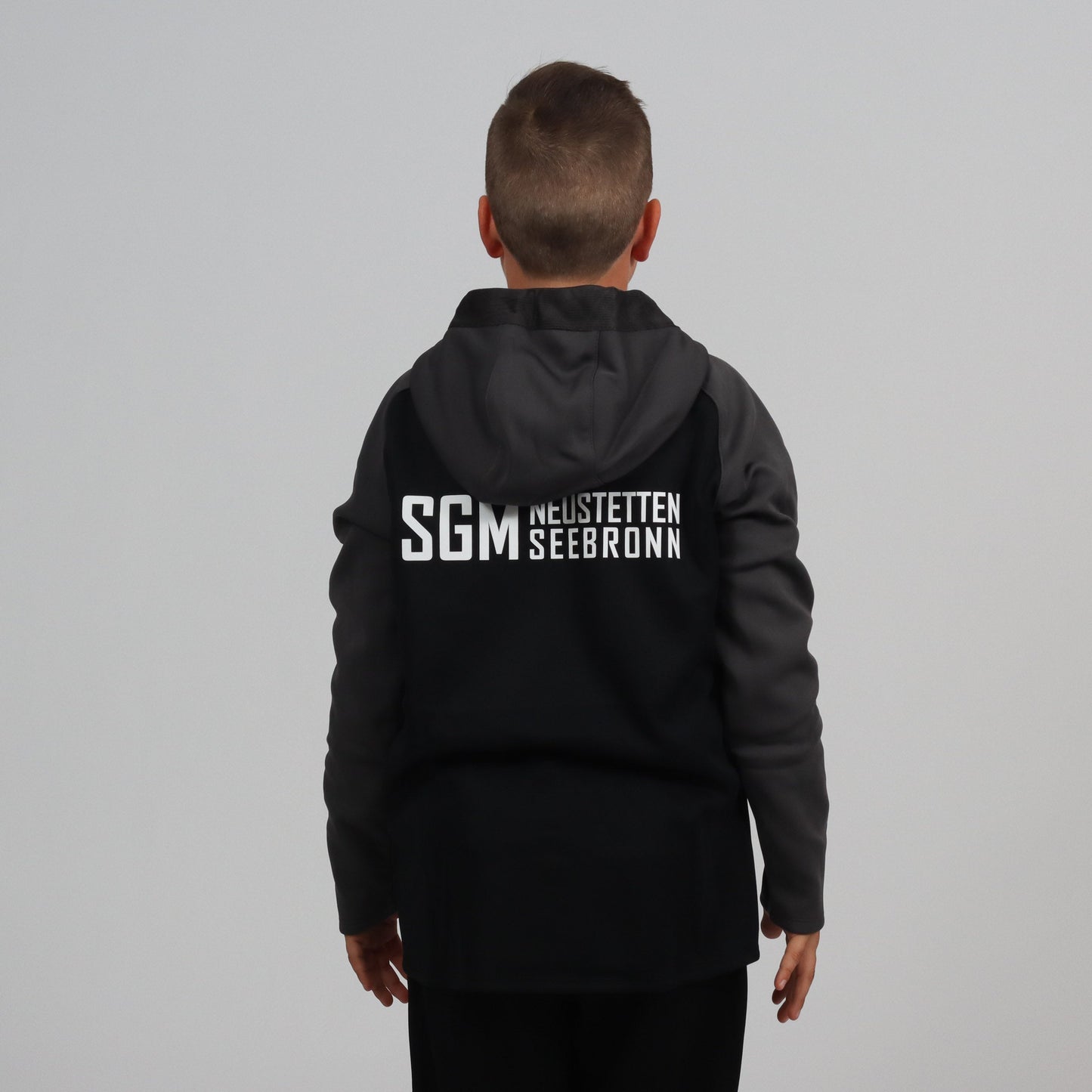 JAKO Kapuzenjacke Iconic schwarz/anthrazit - SGM Neustetten/Seebronn